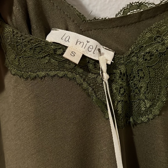 La Miel tank tops in green and light blue with lace straps and trim - Picture 12 of 15